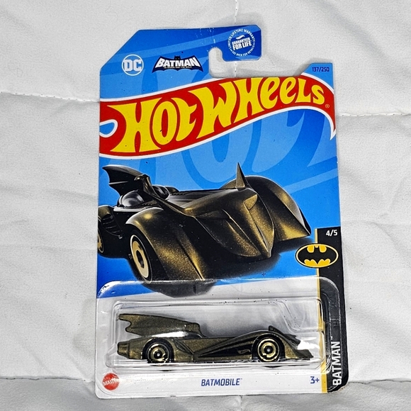 202Hot Wheels DC Batman Batmobile Diecast 1:64 Scale Batman Series #4/5 New - Picture 1 of 2